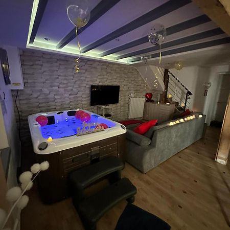 Вилла Maison Avec Spa Maisdon-sur-Sevre Экстерьер фото
